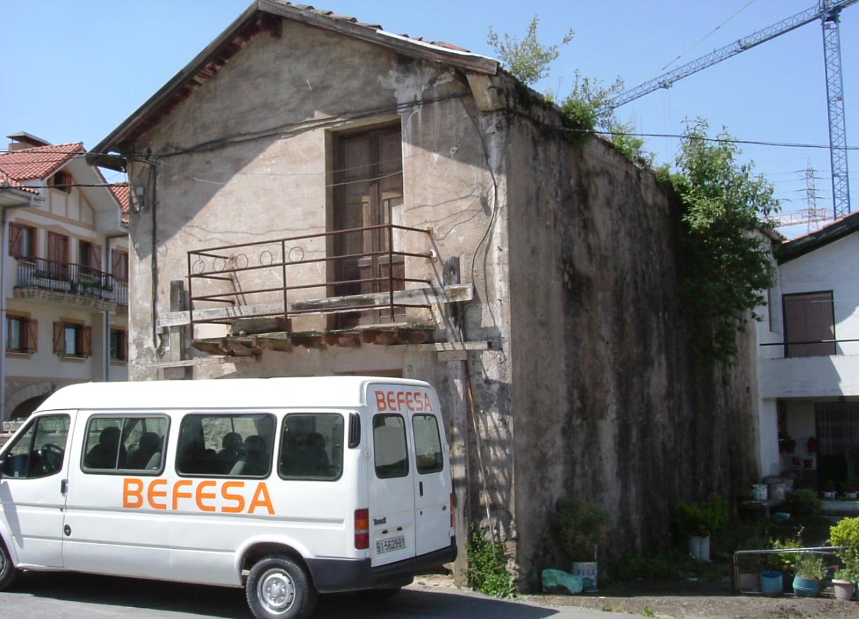 fotografia exterior casa antes de reforma